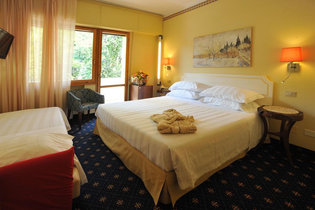 Hotel Ferrari Salsomaggiore Terme Esterno foto