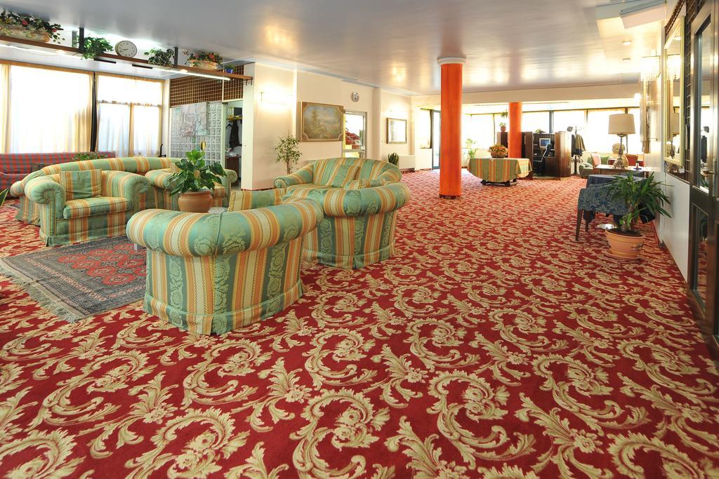 Hotel Ferrari Salsomaggiore Terme Esterno foto