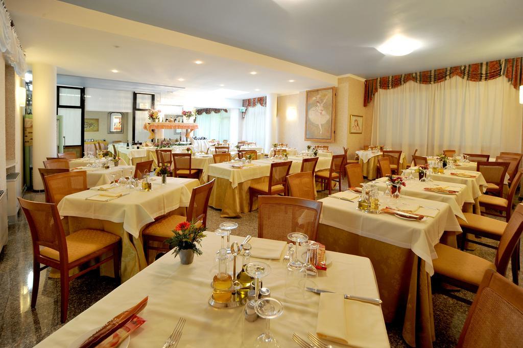 Hotel Ferrari Salsomaggiore Terme Esterno foto