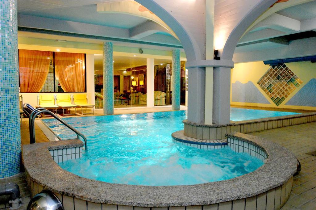 Hotel Ferrari Salsomaggiore Terme Esterno foto
