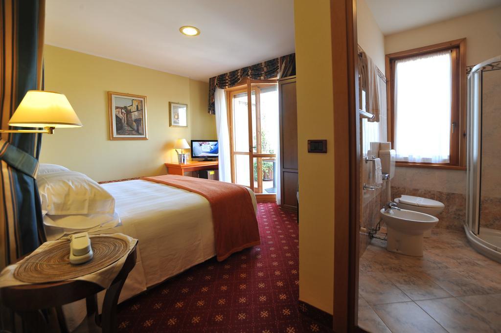 Hotel Ferrari Salsomaggiore Terme Esterno foto