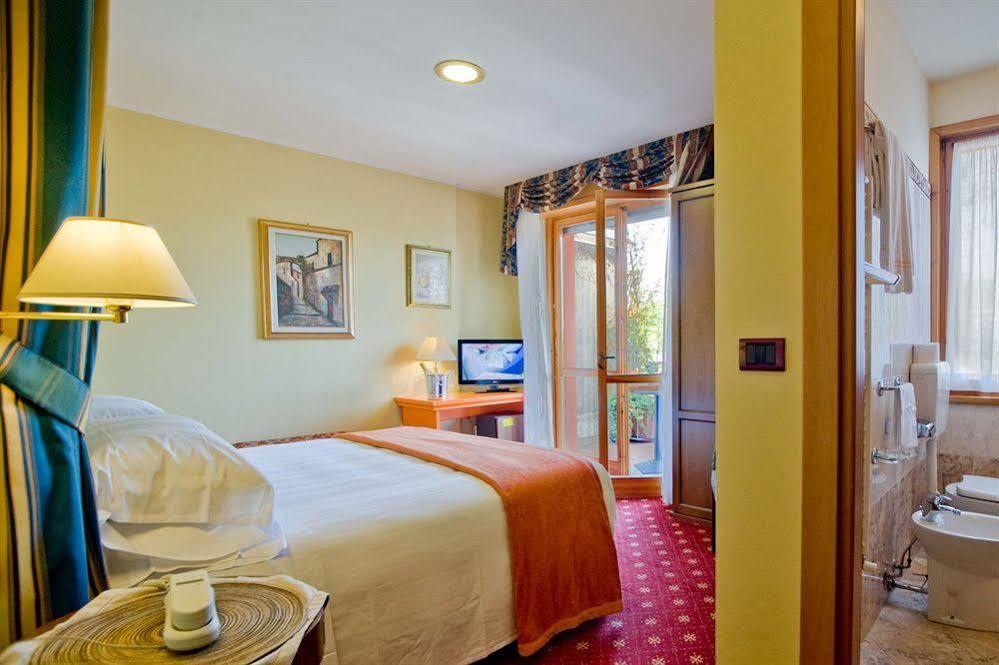 Hotel Ferrari Salsomaggiore Terme Esterno foto